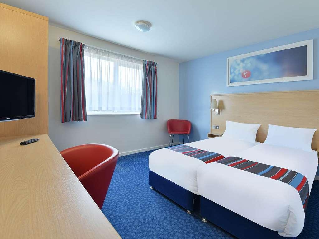 Travelodge Pembroke Dock Phòng bức ảnh