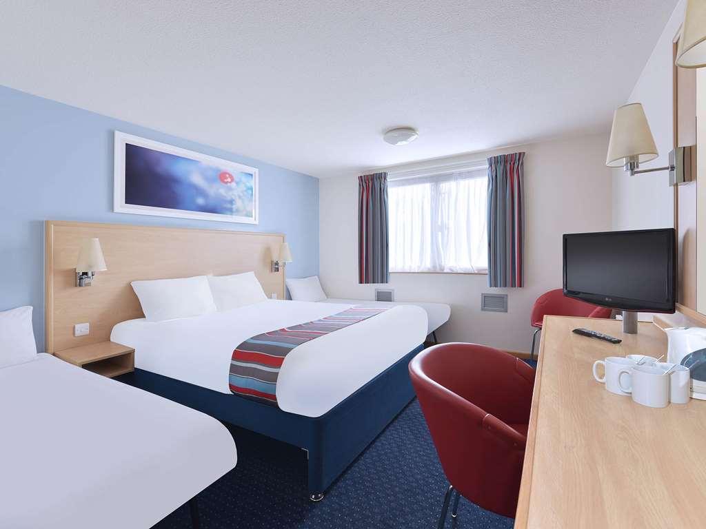 Travelodge Pembroke Dock Phòng bức ảnh